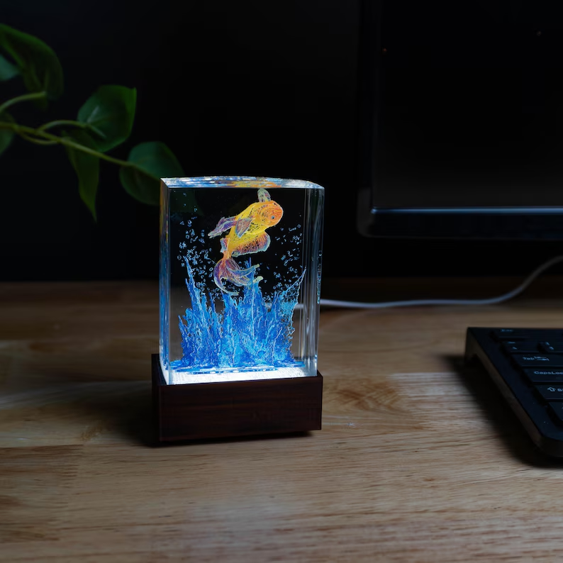 Goldfish Resin Lamp – Splashing Water Night Light, Handmade Aquatic Nature Sculpture